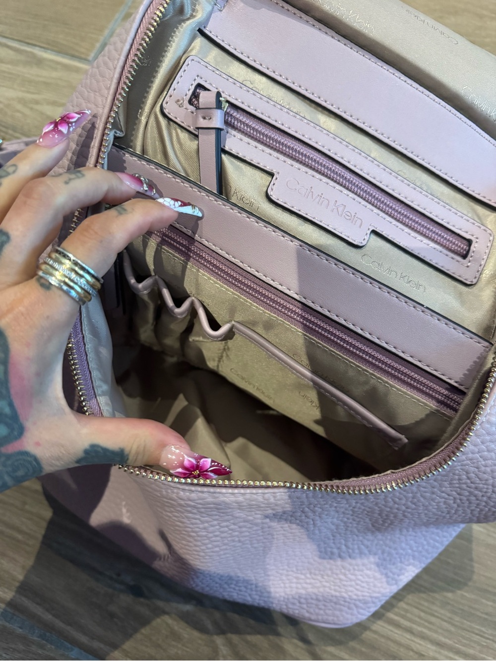 Calvin Klein Zulle Mauve Pebbled Leather Backpack with coin/airpods purse - Picture 8 of 16